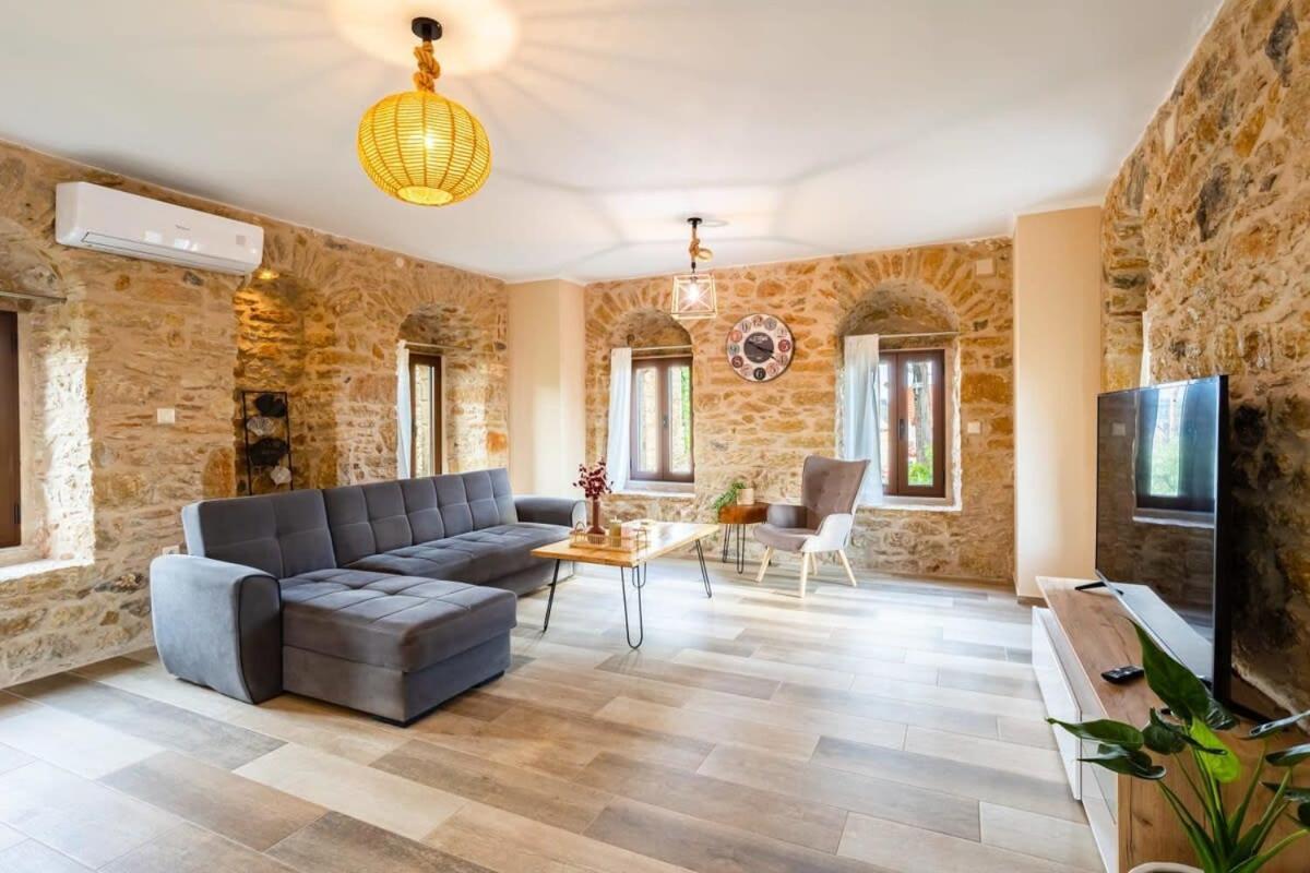 Mantineia Stone Villa-An Ethereal Getaway Megali Mantineia المظهر الخارجي الصورة