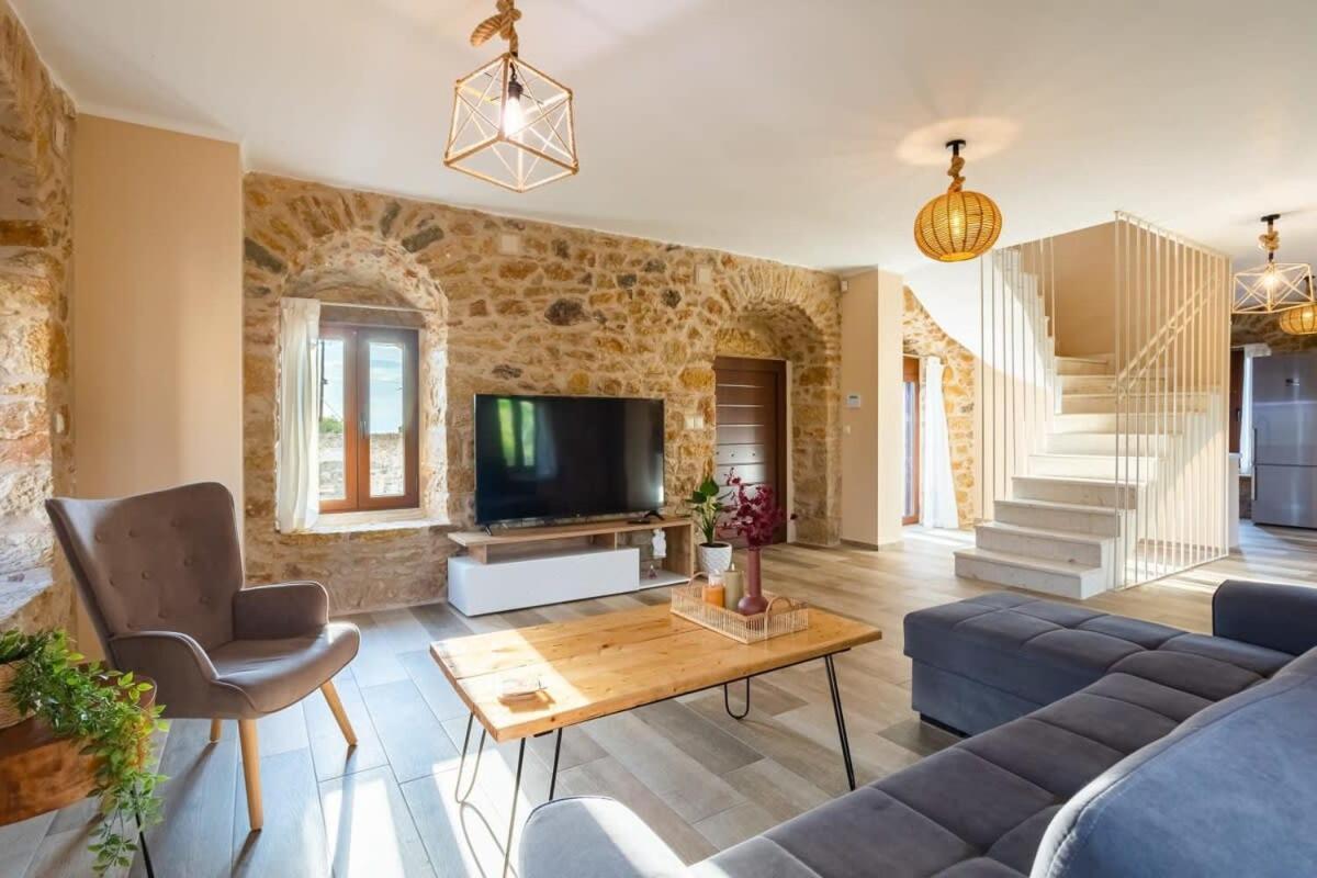 Mantineia Stone Villa-An Ethereal Getaway Megali Mantineia المظهر الخارجي الصورة